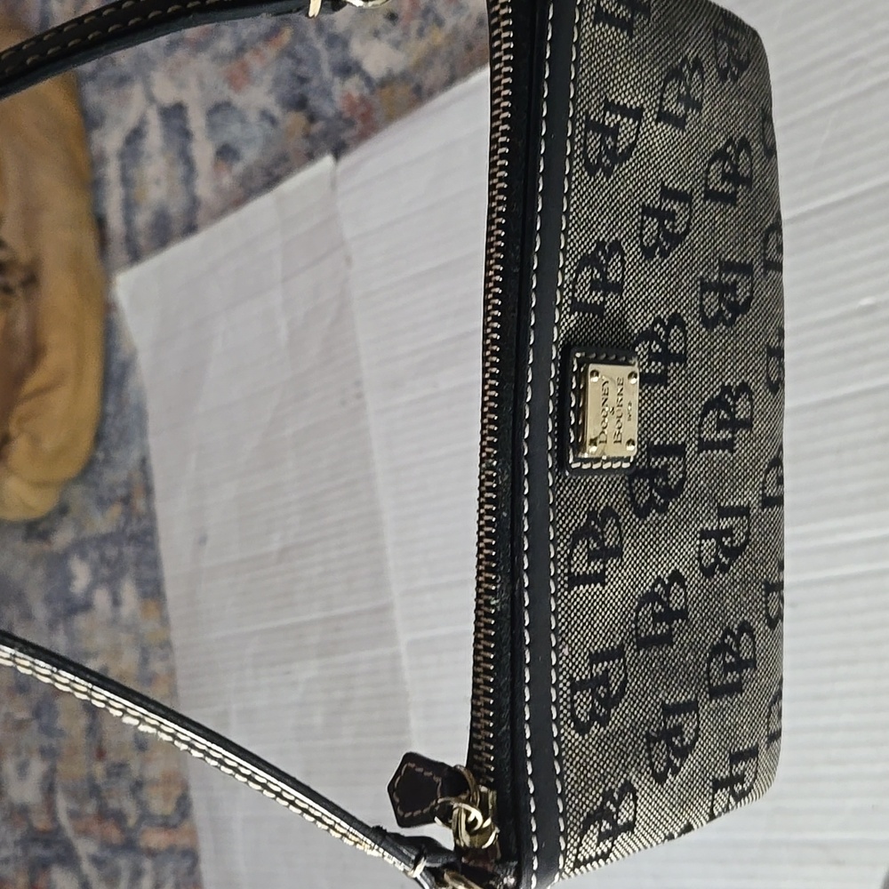 Dooney &bourke Mini - Picture 2 of 9